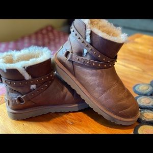 UGG SZ 7 ankle moto boot